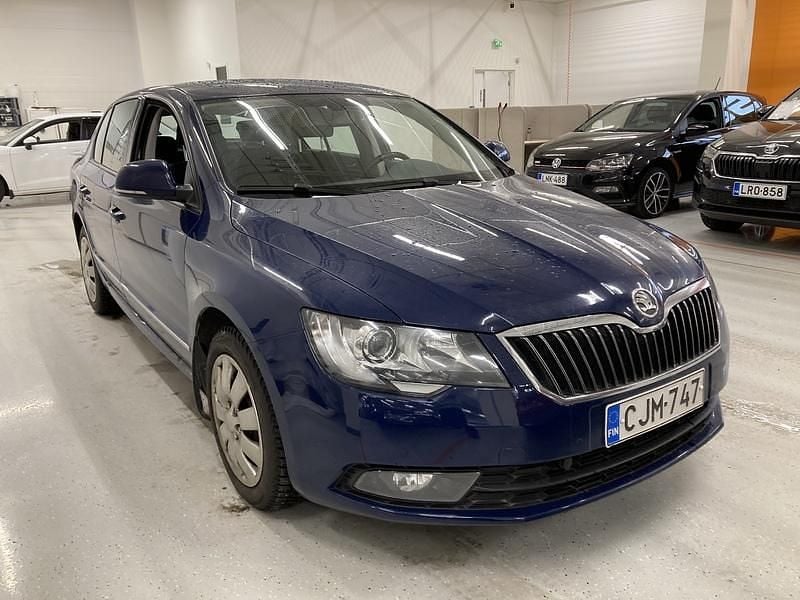 Käytetty Skoda Superb Active 170 HP (125 kW) 2014 Sedan