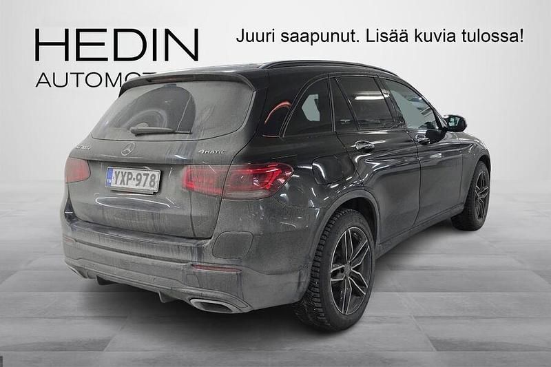 Käytetty Mercedes GLC300e Business 211 HP (155 kW) 2021 Musta Katumaasturi