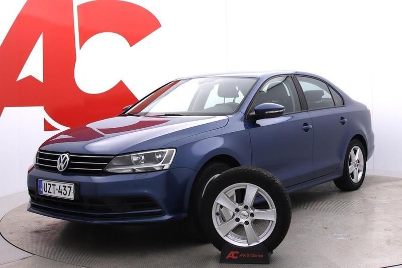 Sininen Käytetty 2017 VW Jetta Sedan | 13 440 € (Perustarjous) - Kuva 1/4