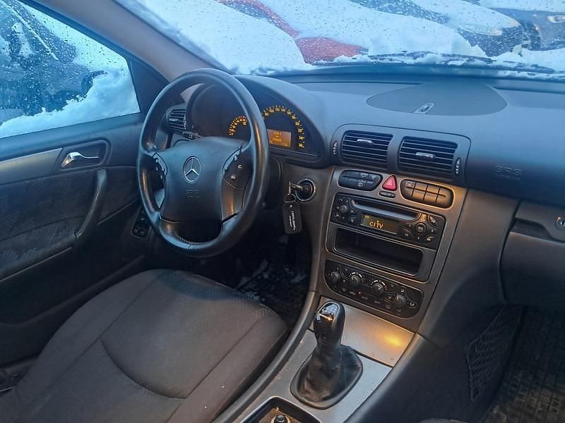 Käytetty Mercedes C200 163 HP (119 kW) 2002 Sininen Farmari