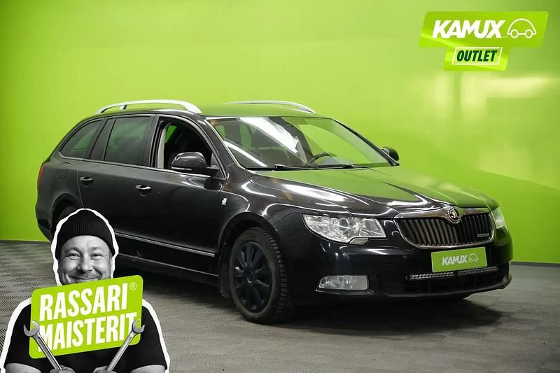 Valkoinen Käytetty 2011 Skoda Superb Ambition Farmari | 2 900 € (Supertarjous) - Kuva 1/4