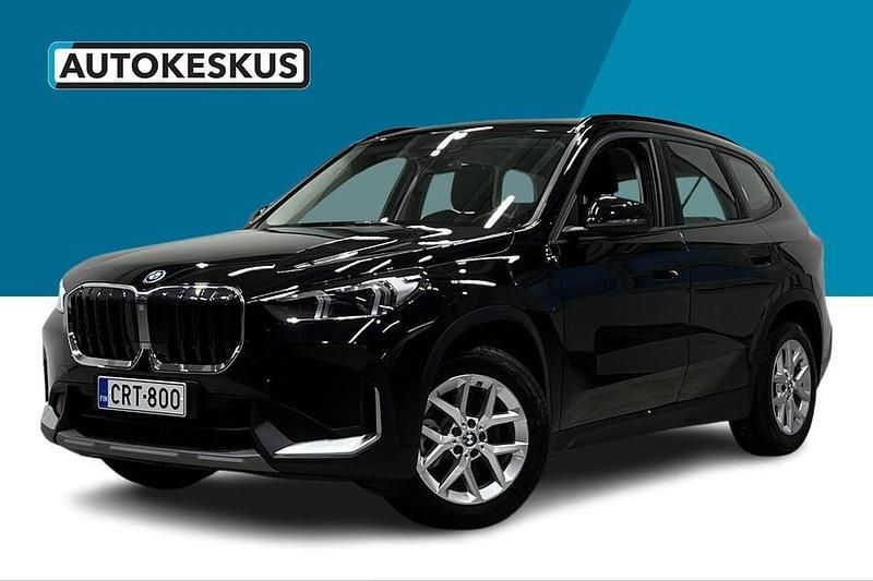 Musta Käytetty 2024 BMW X1 Comfort Edition Katumaasturi | 42 900 € (Hieman kallis) - Kuva 1/3
