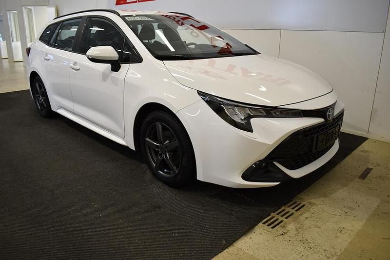 Käytetty Toyota Corolla Active 122 HP (89 kW) 2023 Valkoinen Farmari