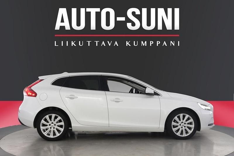Käytetty Volvo V40 122 HP (89 kW) 2018 Valkoinen Viistoperä