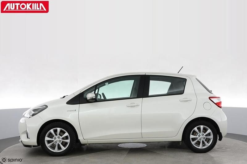 Käytetty Toyota Yaris Hybrid Active 73 HP (53 kW) 2019 Valkoinen Viistoperä