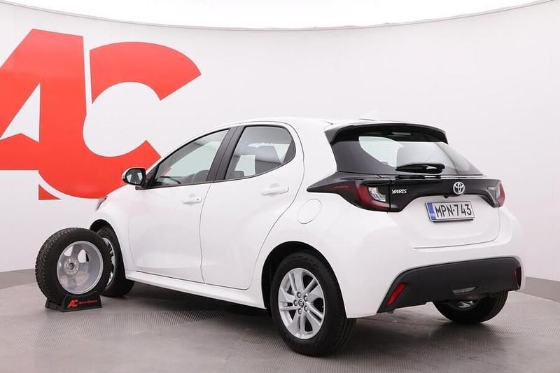 Käytetty Toyota Yaris Hybrid Active 116 HP (85 kW) 2024 Valkoinen Viistoperä