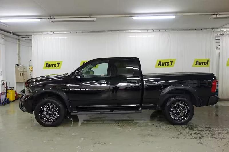 Käytetty Dodge Ram 396 HP (291 kW) 2012 Musta Nouto