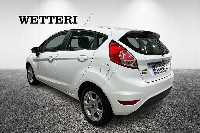 Käytetty Ford Fiesta Titanium 101 HP (74 kW) 2014 Valkoinen Viistoperä