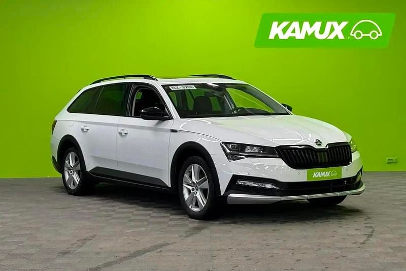 Käytetty Skoda Superb 200 HP (147 kW) 2023 Valkoinen Farmari