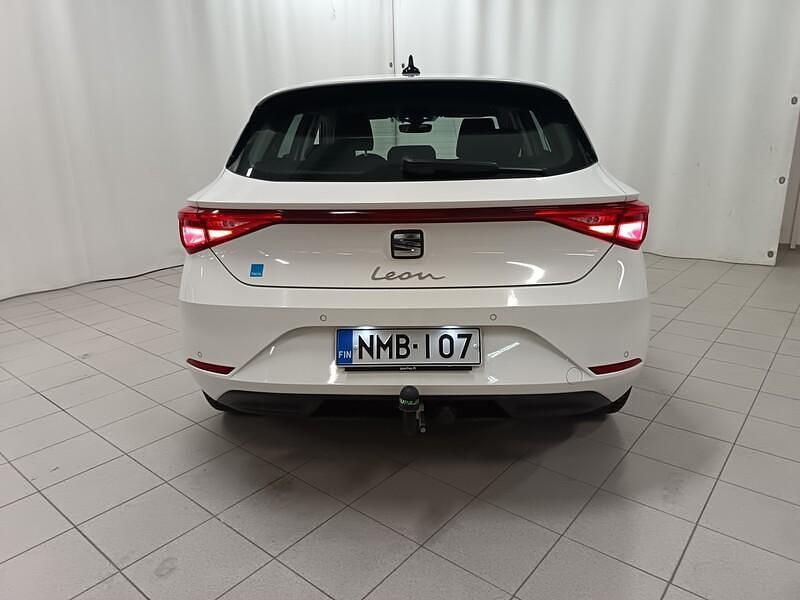 Käytetty Seat Leon Style 150 HP (110 kW) 2021 Valkoinen Viistoperä