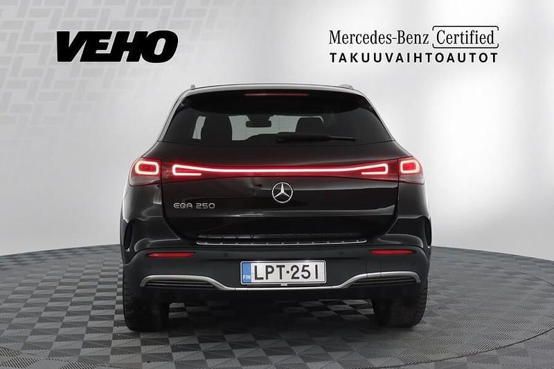 Käytetty Mercedes EQA250 AMG line 139 kW (190 HP) 2021 Musta Katumaasturi