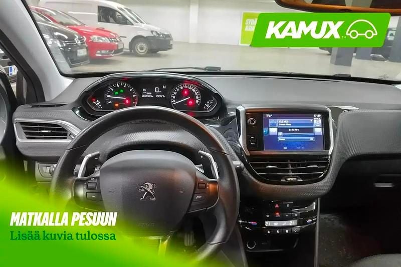 Käytetty Peugeot 208 Style 82 HP (60 kW) 2017 Hopea / harmaa Viistoperä