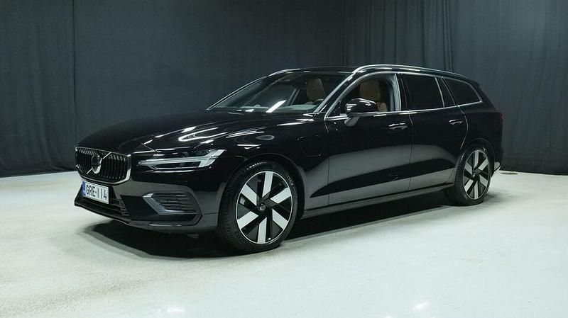 Musta Käytetty 2025 Volvo V60 Performance Farmari | 56 800 € - Kuva 1/3