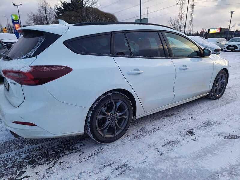 Käytetty Ford Focus ST-Line 158 HP (116 kW) 2023 Valkoinen Farmari