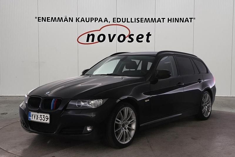 Musta Käytetty 2011 BMW 318 Farmari | 8 870 € - Kuva 1/4