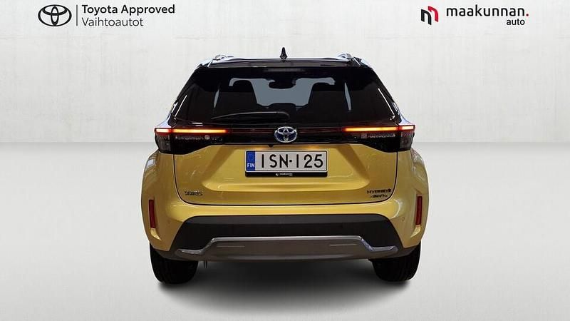 Käytetty Toyota Yaris Cross 92 HP (67 kW) 2022 Ruskea (beige) Katumaasturi