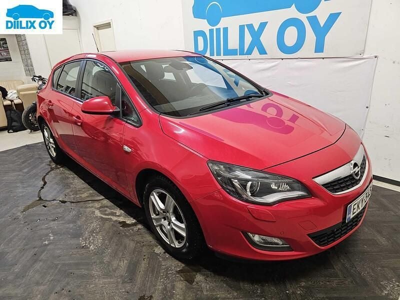 Käytetty Opel Astra Enjoy 116 HP (85 kW) 2011 Viistoperä