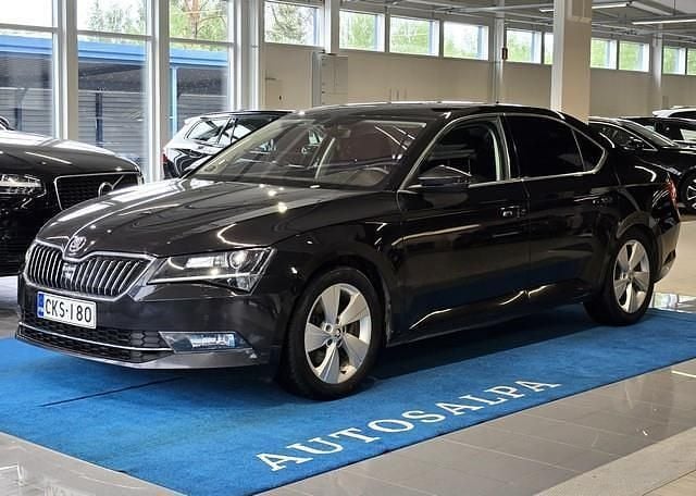 Musta Käytetty 2017 Skoda Superb Sedan | 12 900 € (Supertarjous) - Kuva 1/4
