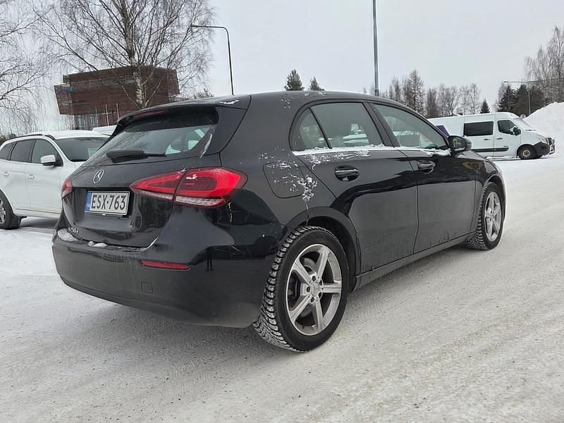 Käytetty Mercedes A250 Business 160 HP (117 kW) 2021 Musta Viistoperä