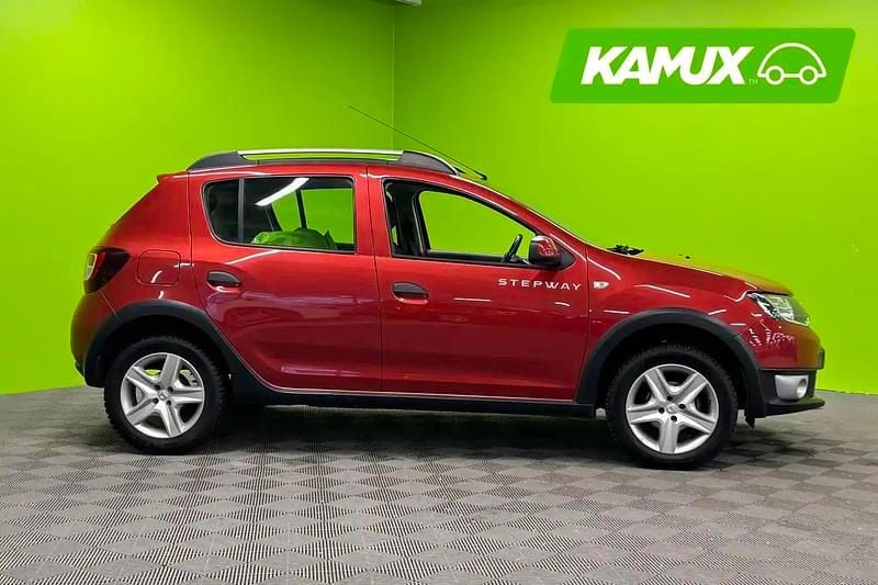 Käytetty Dacia Sandero Prestige 90 HP (66 kW) 2016 Punainen Sedan