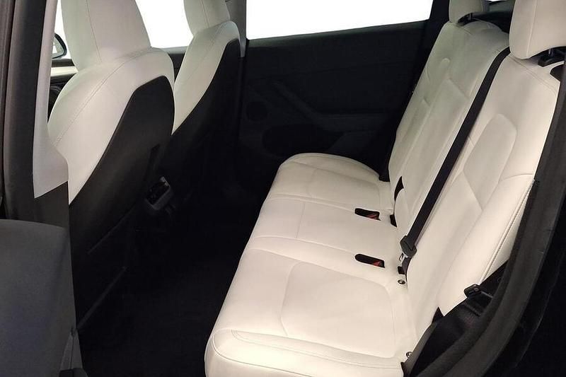 Käytetty Tesla Model Y Performance 336 kW (457 HP) 2023 Musta Katumaasturi