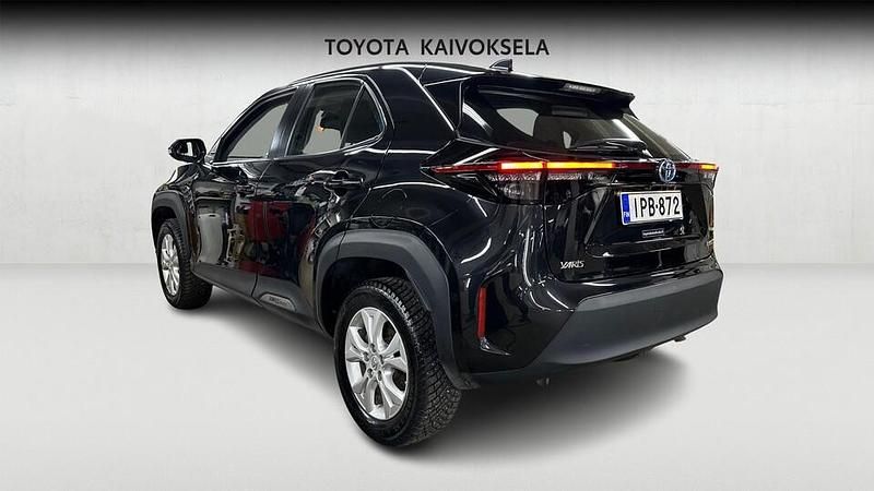 Käytetty Toyota Yaris Cross Active 116 HP (85 kW) 2022 Musta Katumaasturi