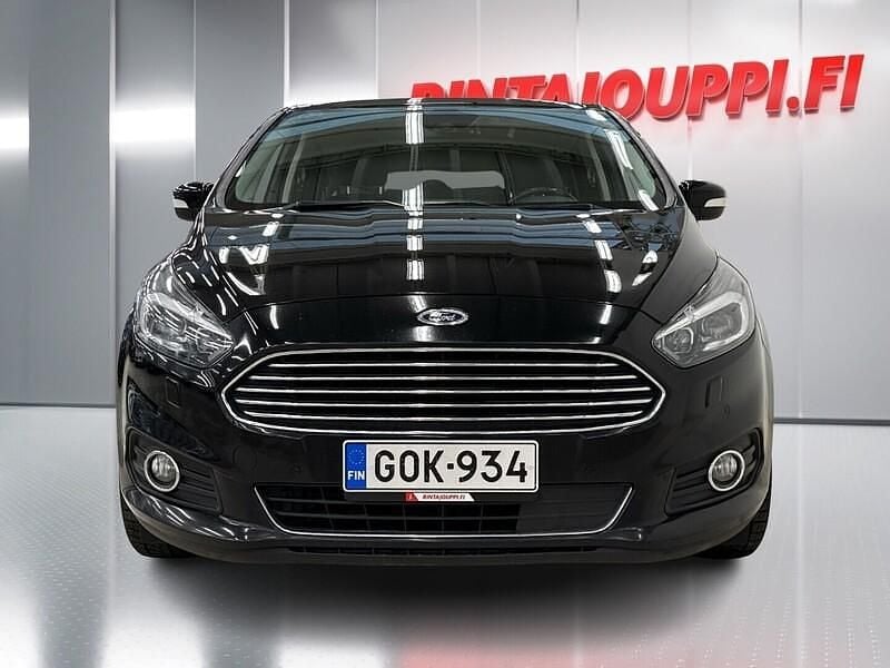 Käytetty Ford S-MAX Titanium 180 HP (132 kW) 2017 Musta Tila-auto
