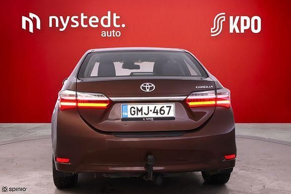 Käytetty Toyota Corolla Active 132 HP (97 kW) 2016 Ruskea (beige) Sedan