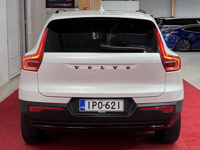Käytetty Volvo XC40 Plus 211 HP (155 kW) 2023 Katumaasturi