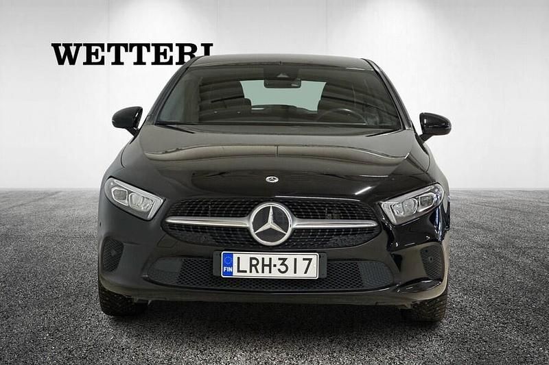 Käytetty Mercedes A250 Business 160 HP (117 kW) 2022 Musta Viistoperä