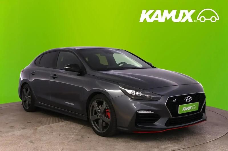 Hopea / harmaa Käytetty 2019 Hyundai i30 N Line Sedan | 21 400 € (Perustarjous) - Kuva 1/4