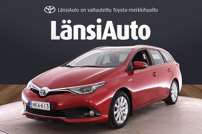 Käytetty Toyota Auris Touring Sports Active 99 HP (72 kW) 2016 Punainen Farmari