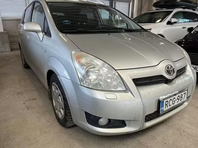 Käytetty Toyota Corolla Verso Sol 136 HP (100 kW) 2008 Tila-auto