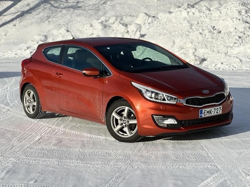 Käytetty Kia ProCeed EX 135 HP (99 kW) 2013 Viistoperä