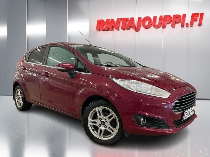 Käytetty Ford Fiesta Cool & Sound Edition 101 HP (74 kW) 2015 Punainen Viistoperä