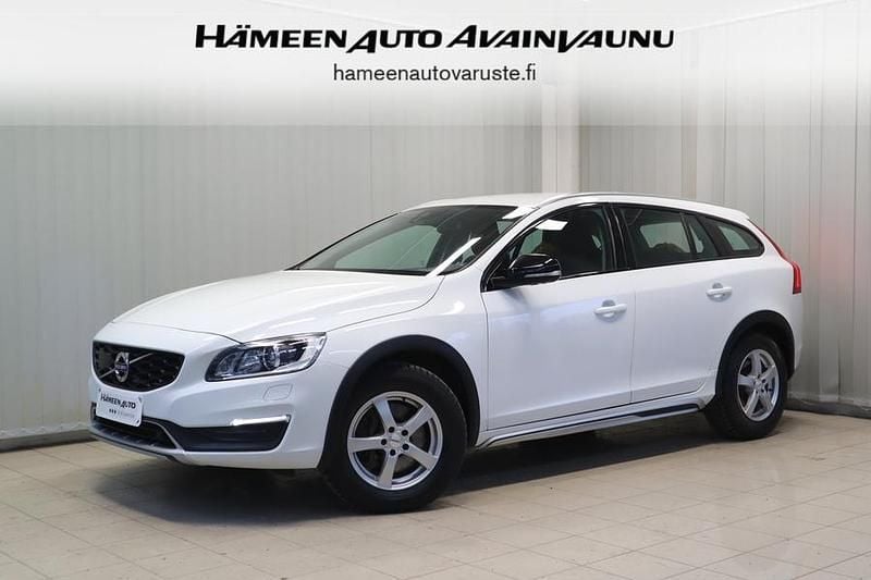 Käytetty Volvo V60 CC Business Edition 190 HP (139 kW) 2017 Valkoinen Farmari