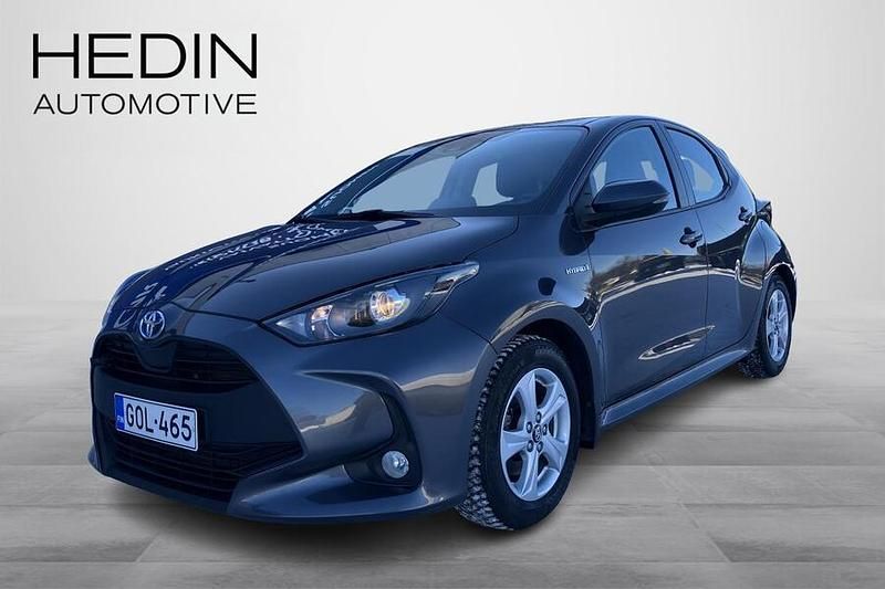 Käytetty Toyota Yaris Hybrid Active 116 HP (85 kW) 2020 Harmaa Viistoperä