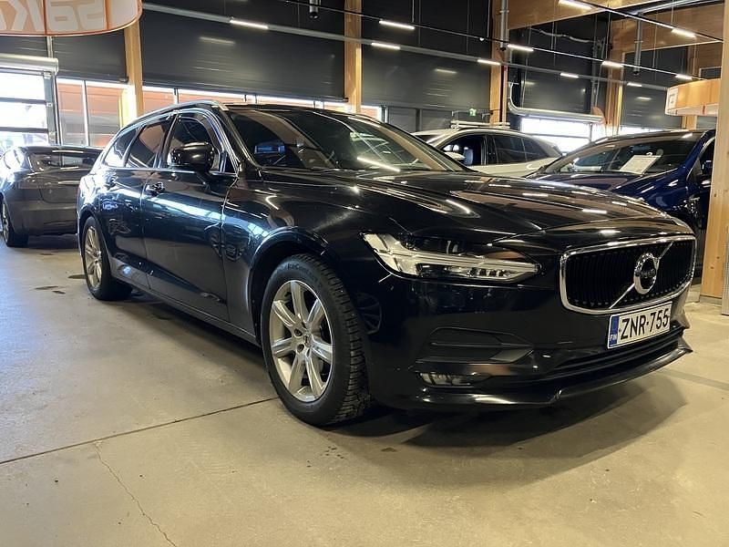 Käytetty Volvo V90 Momentum 190 HP (139 kW) 2018 Farmari
