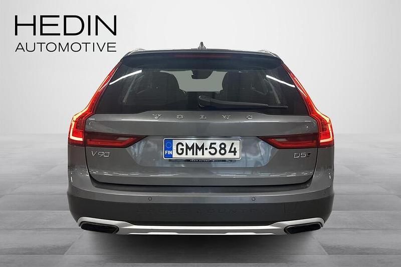 Käytetty Volvo V90 CC Plus 235 HP (172 kW) 2018 Farmari