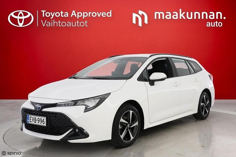 Valkoinen Käytetty 2024 Toyota Corolla Active Farmari | 27 900 € (Perustarjous) - Kuva 1/4