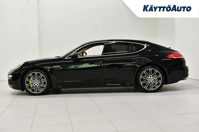 Käytetty Porsche Panamera S E-Hybrid 333 HP (244 kW) 2014 Musta Sedan