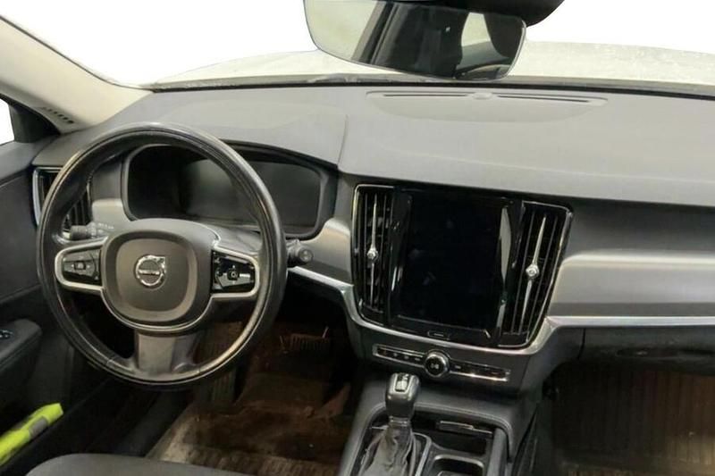 Käytetty Volvo V90 Momentum 235 HP (172 kW) 2017 Farmari