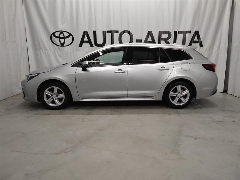 Käytetty Toyota Corolla Edition 140 HP (102 kW) 2023 Hopea Farmari