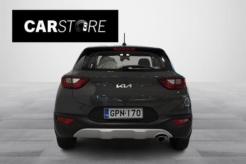 Käytetty Kia Stonic LX 101 HP (74 kW) 2024 Harmaa Katumaasturi