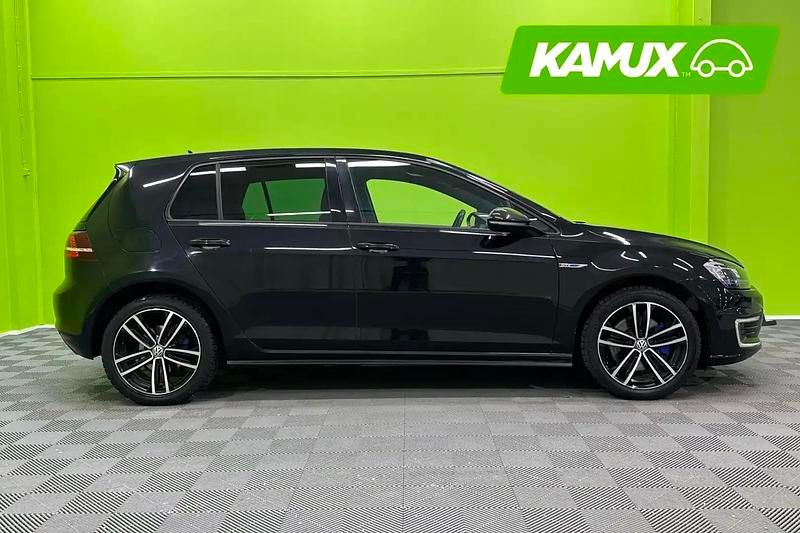 Käytetty VW Golf VII GTE 204 HP (150 kW) 2015 Musta Sedan