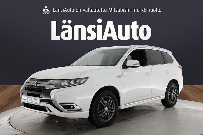 Käytetty Mitsubishi Outlander P-HEV Instyle 135 HP (99 kW) 2020 Katumaasturi