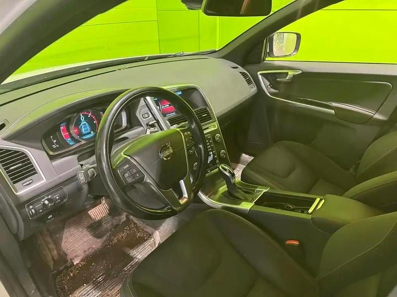 Käytetty Volvo XC60 Momentum 181 HP (133 kW) 2014 Valkoinen Katumaasturi