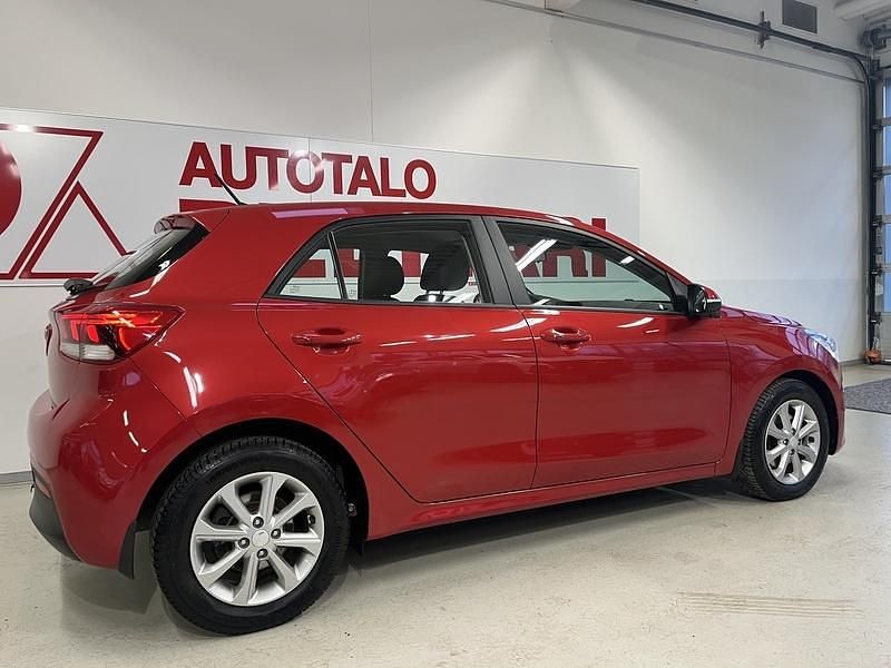 Käytetty Kia Rio EX 101 HP (74 kW) 2021 Punainen Viistoperä