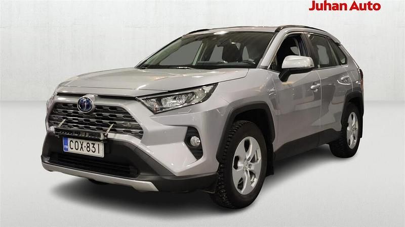 Käytetty Toyota RAV4 Hybrid Active 178 HP (130 kW) 2020 Hopea Katumaasturi