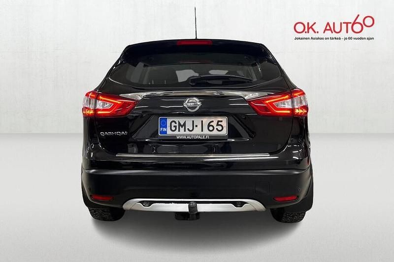 Käytetty Nissan Qashqai Acenta 131 HP (96 kW) 2017 Musta Katumaasturi